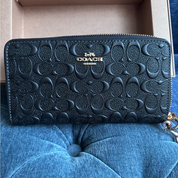 Coach Zip Around wallet in Signature Leather in Gift Box - Picture 7 of 10